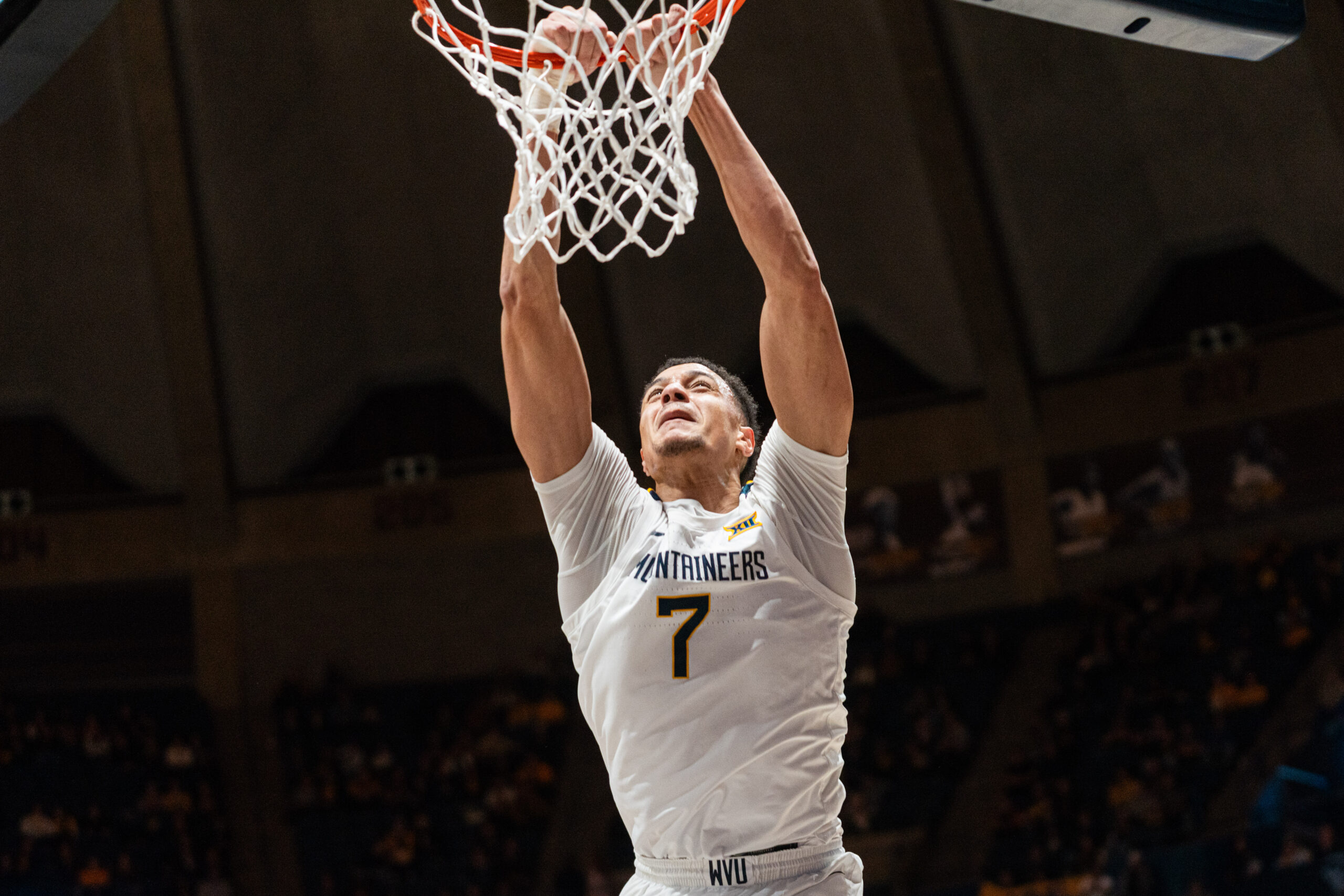 Jesse Edwards gets back to his old self, leads WVU past Cincinnati